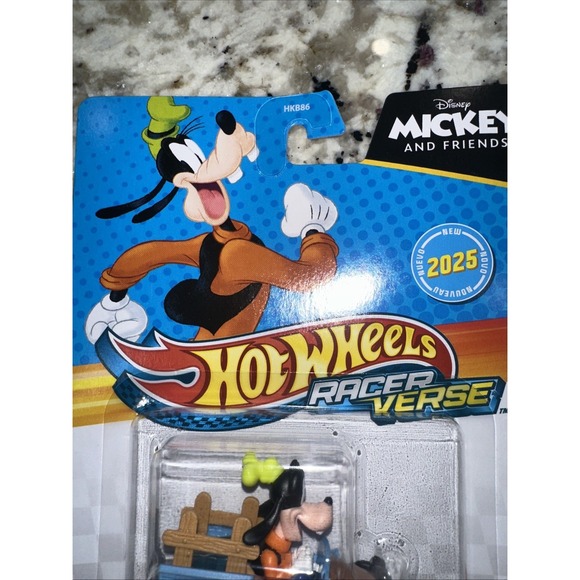 2025 Hot Wheels Racer Verse Disney Mickey and Friends "GOOFY" NEW IN HAND - Picture 5 of 5